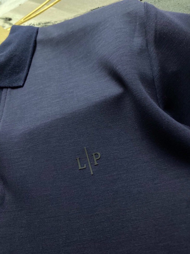 Loro Piana 诺悠翩雅L/SS最新莱赛尔天丝短袖翻领T恤Polo衫，这款短袖T恤以意大利古里亚海