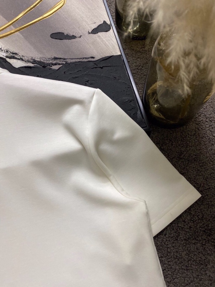 Loro Piana 诺悠翩雅L/SS最新莱赛尔天丝短袖翻领T恤Polo衫，这款短袖T恤以意大利古里亚海