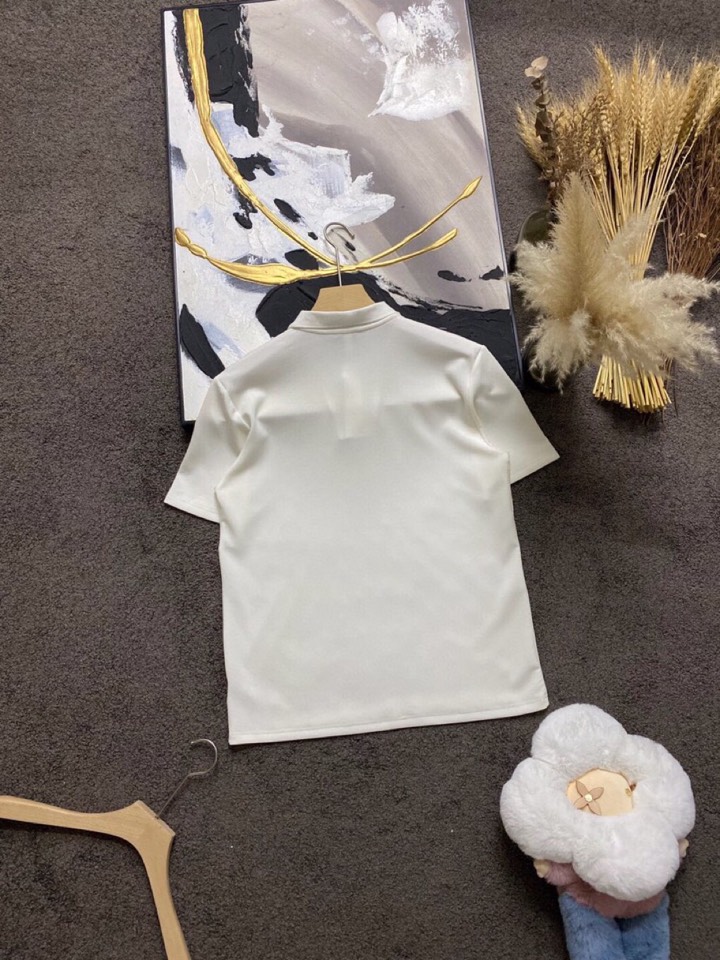 Loro Piana 诺悠翩雅L/SS最新莱赛尔天丝短袖翻领T恤Polo衫，这款短袖T恤以意大利古里亚海