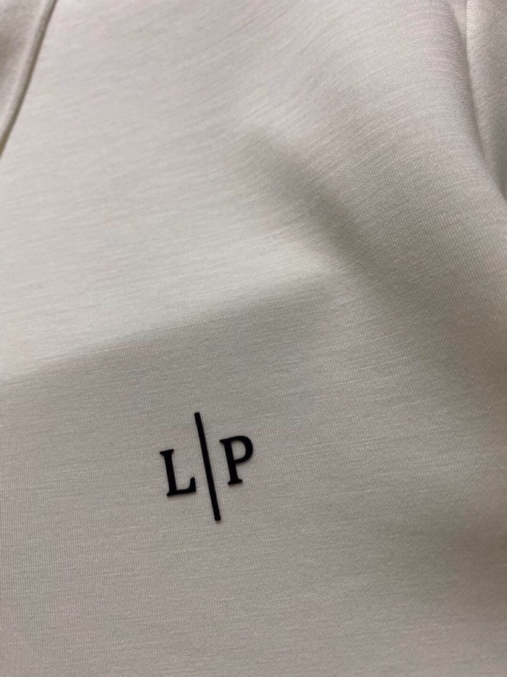 Loro Piana 诺悠翩雅L/SS最新莱赛尔天丝短袖翻领T恤Polo衫，这款短袖T恤以意大利古里亚海