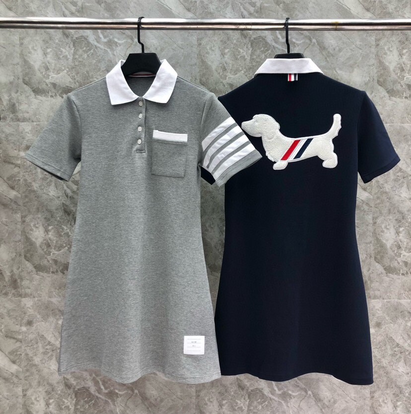 THOM BROWNE 汤姆布朗 TB🌺女款后背刺绣小狗POLO长裙 \n码数：0-2 颜色：灰色、藏青