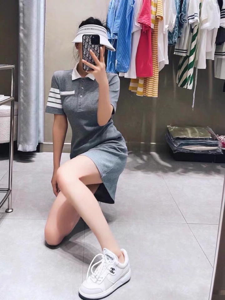 THOM BROWNE 汤姆布朗 TB🌺女款后背刺绣小狗POLO长裙 \n码数：0-2 颜色：灰色、藏青