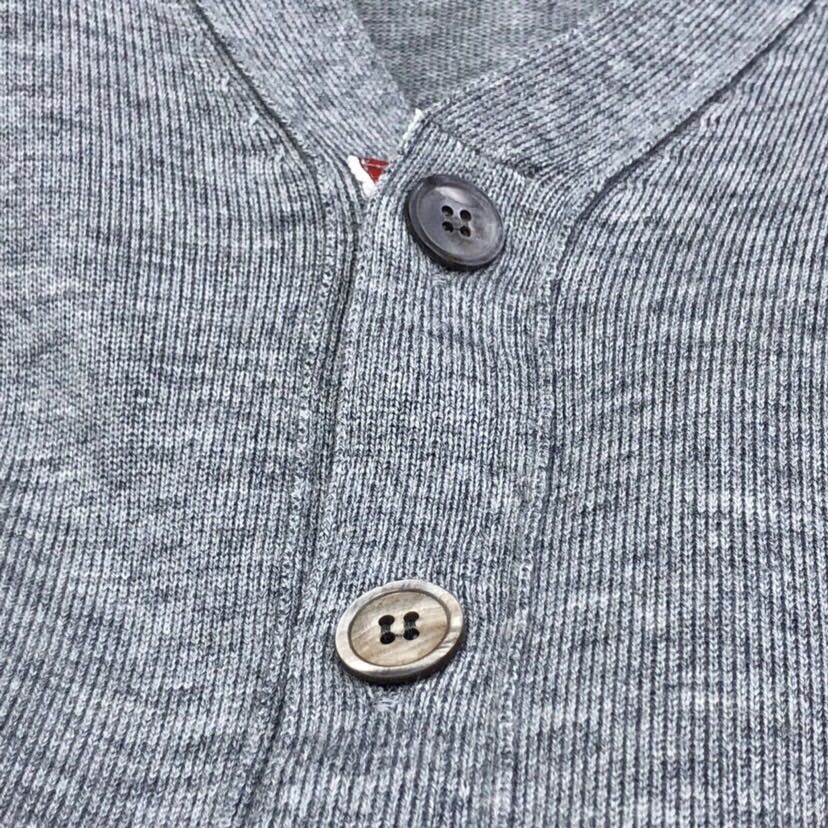 THOM BROWNE 汤姆布朗 TB袖口四杠开衫毛衣，男女同款情侣款\n码数：1-4 颜色：浅灰、深灰