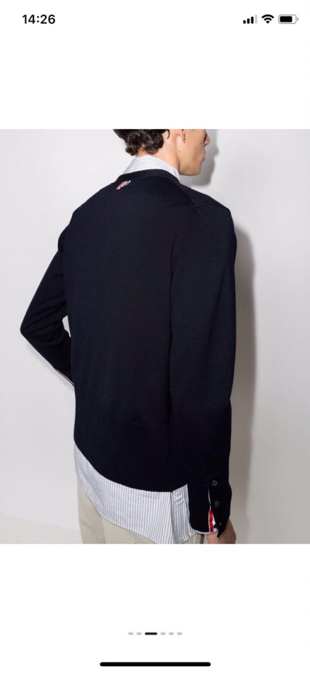 THOM BROWNE 汤姆布朗 TB袖口四杠开衫毛衣，男女同款情侣款\n码数：1-4 颜色：浅灰、深灰