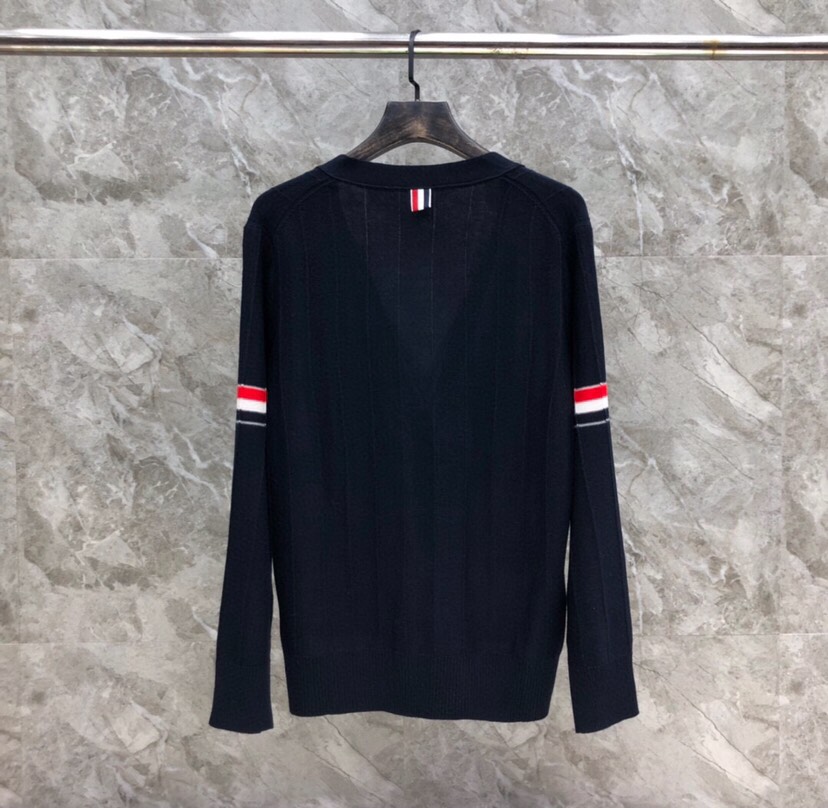 THOM BROWNE 汤姆布朗 TB反底坑条双袖红白蓝羊毛开衫，男女同款情侣款 \n码数：1-4 颜色