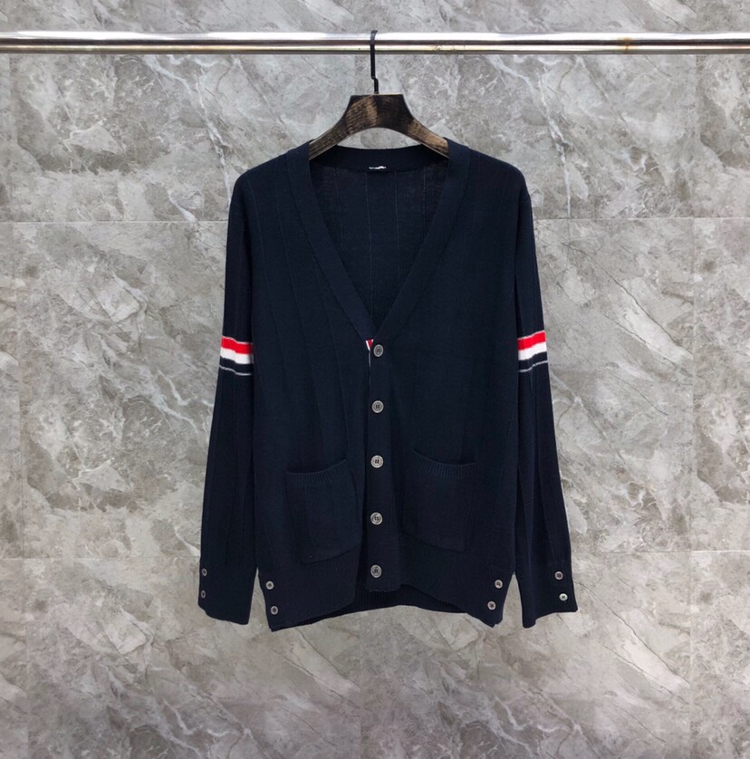 THOM BROWNE 汤姆布朗 TB反底坑条双袖红白蓝羊毛开衫，男女同款情侣款 \n码数：1-4 颜色