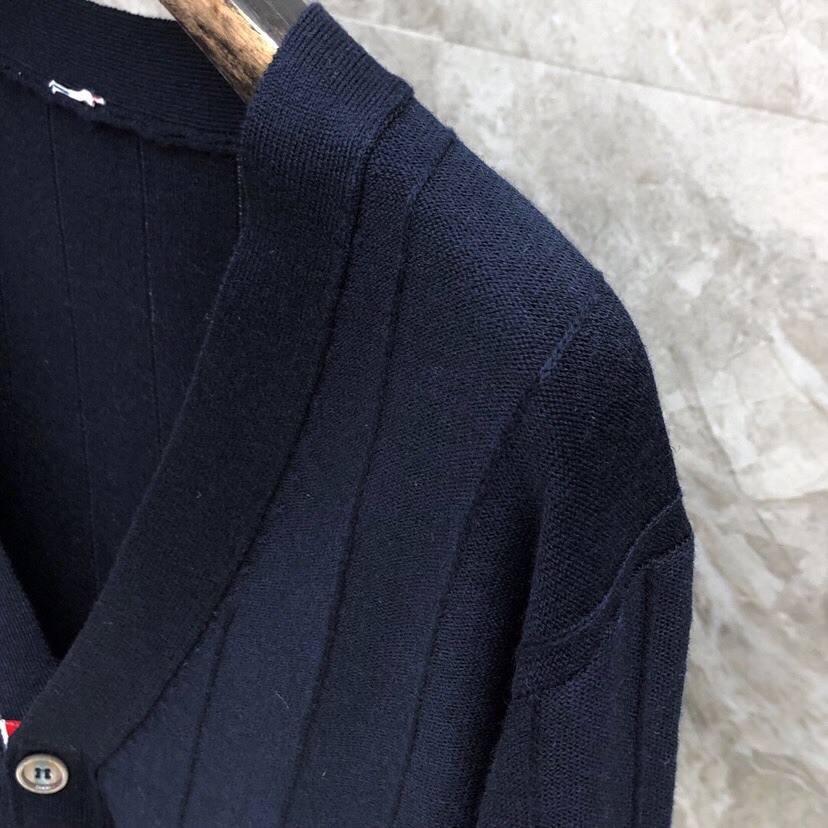 THOM BROWNE 汤姆布朗 TB反底坑条双袖红白蓝羊毛开衫，男女同款情侣款 \n码数：1-4 颜色