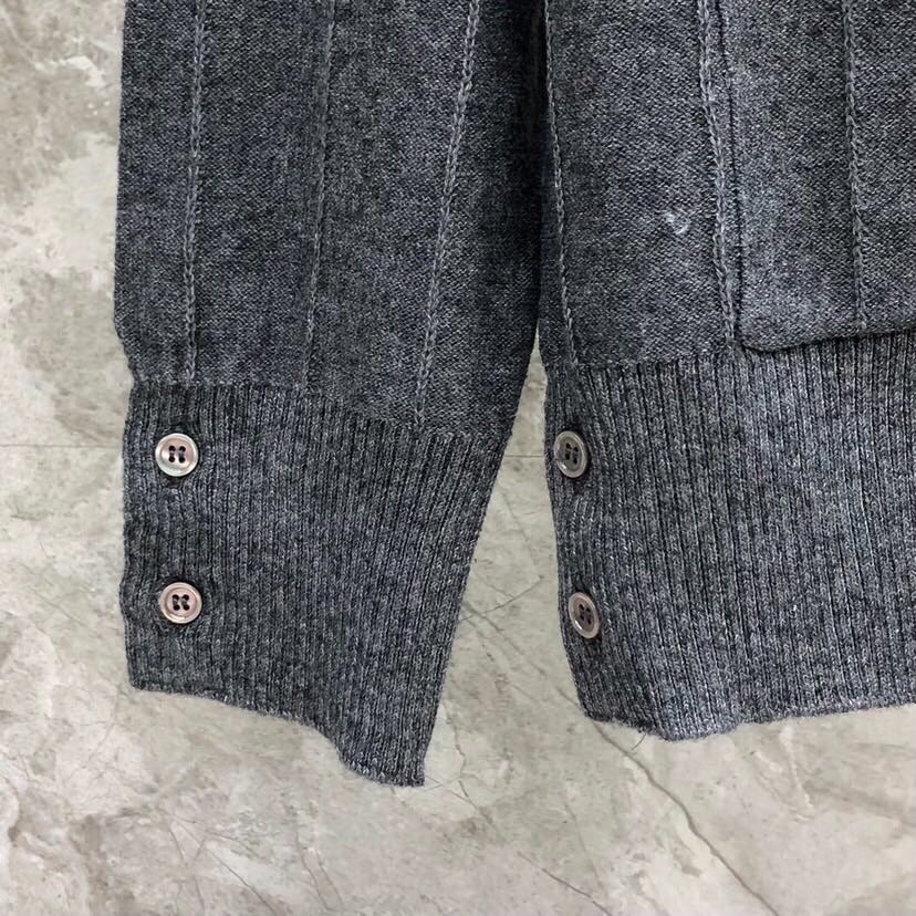 THOM BROWNE 汤姆布朗 TB反底坑条双袖红白蓝羊毛开衫，男女同款情侣款 \n码数：1-4 颜色