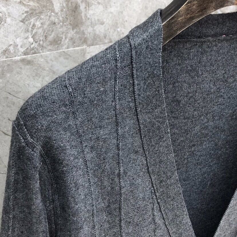 THOM BROWNE 汤姆布朗 TB反底坑条双袖红白蓝羊毛开衫，男女同款情侣款 \n码数：1-4 颜色