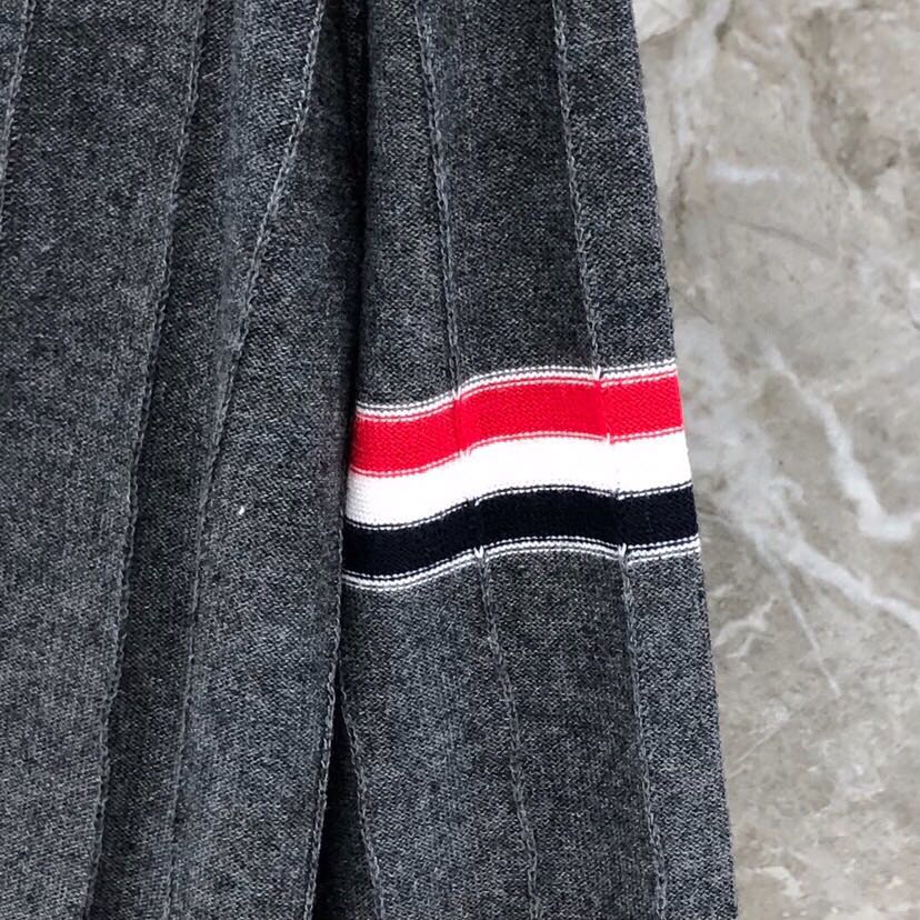 THOM BROWNE 汤姆布朗 TB反底坑条双袖红白蓝羊毛开衫，男女同款情侣款 \n码数：1-4 颜色