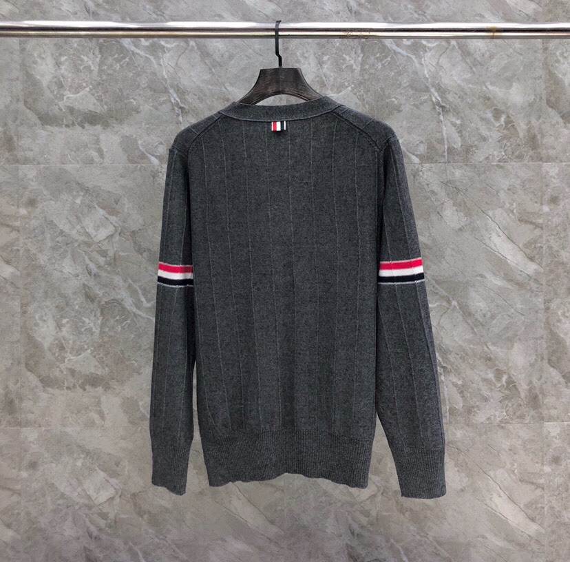 THOM BROWNE 汤姆布朗 TB反底坑条双袖红白蓝羊毛开衫，男女同款情侣款 \n码数：1-4 颜色