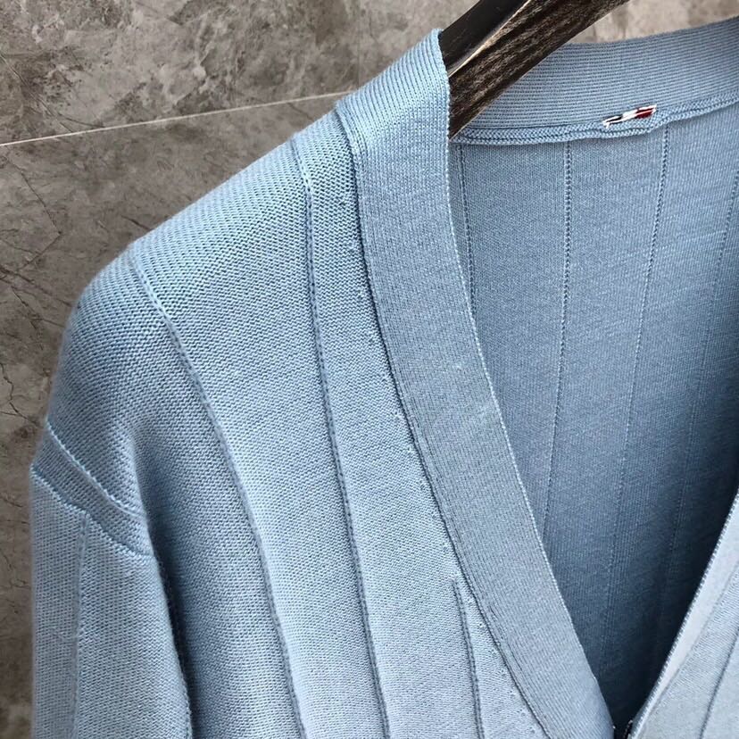 THOM BROWNE 汤姆布朗 TB反底坑条双袖红白蓝羊毛开衫，男女同款情侣款 \n码数：1-4 颜色