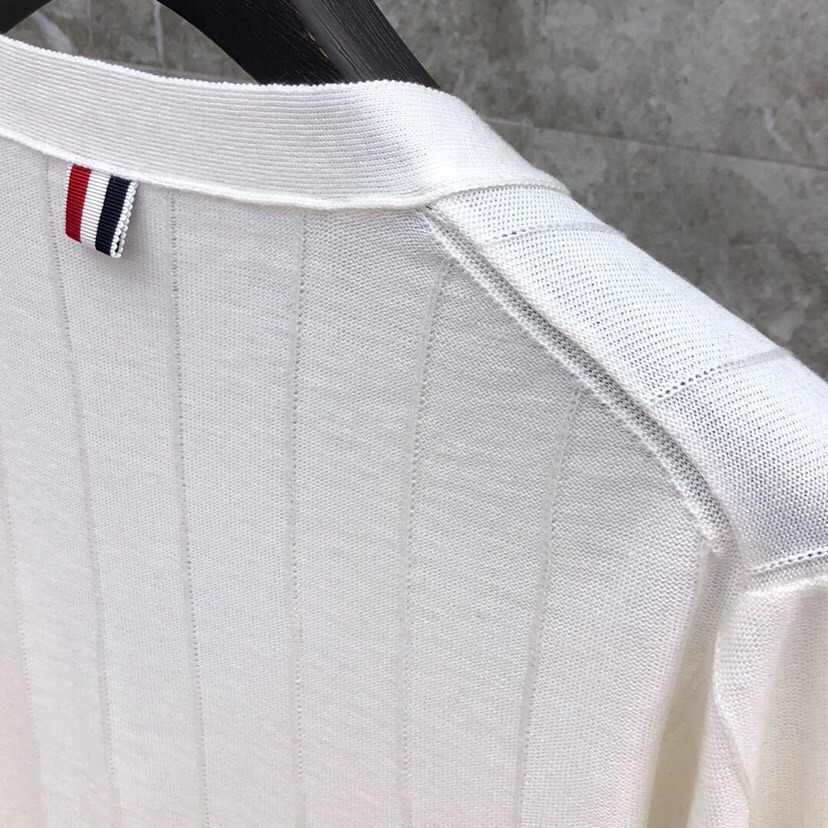 THOM BROWNE 汤姆布朗 TB反底坑条双袖红白蓝羊毛开衫，男女同款情侣款 \n码数：1-4 颜色