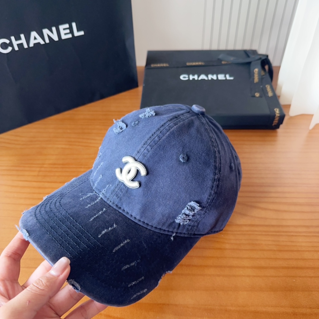 

香奈儿秋冬新款经典休闲潮流款 上架简约棒球帽🧢日韩风格，随便搭配都超好看！出门旅游，绝对要入手的一款