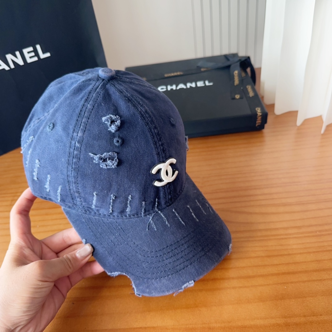 

香奈儿秋冬新款经典休闲潮流款 上架简约棒球帽🧢日韩风格，随便搭配都超好看！出门旅游，绝对要入手的一款