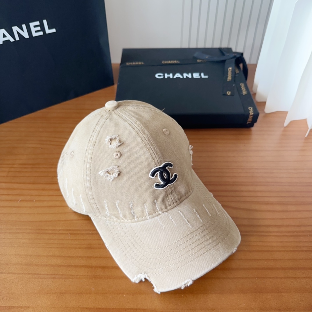 

香奈儿秋冬新款经典休闲潮流款 上架简约棒球帽🧢日韩风格，随便搭配都超好看！出门旅游，绝对要入手的一款