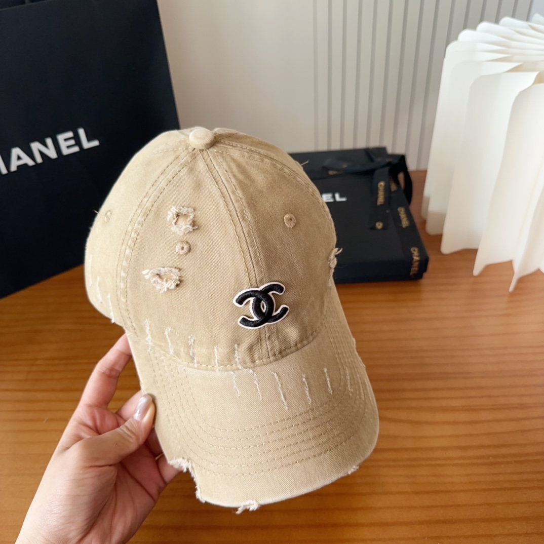 

香奈儿秋冬新款经典休闲潮流款 上架简约棒球帽🧢日韩风格，随便搭配都超好看！出门旅游，绝对要入手的一款