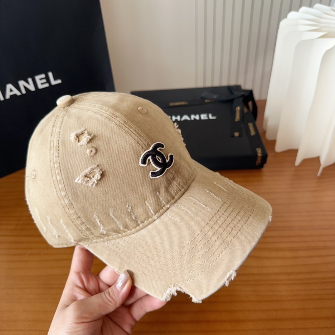 

香奈儿秋冬新款经典休闲潮流款 上架简约棒球帽🧢日韩风格，随便搭配都超好看！出门旅游，绝对要入手的一款