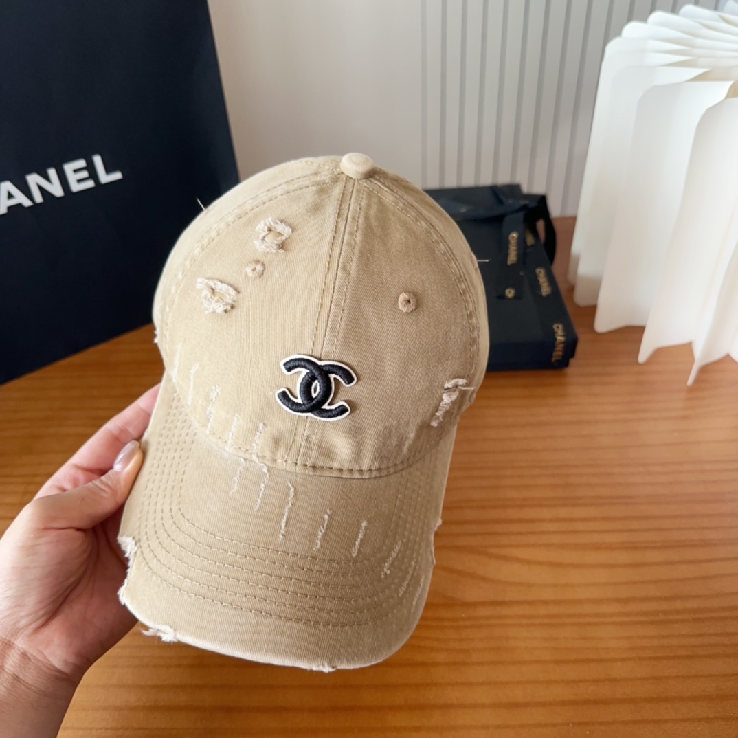 

香奈儿秋冬新款经典休闲潮流款 上架简约棒球帽🧢日韩风格，随便搭配都超好看！出门旅游，绝对要入手的一款