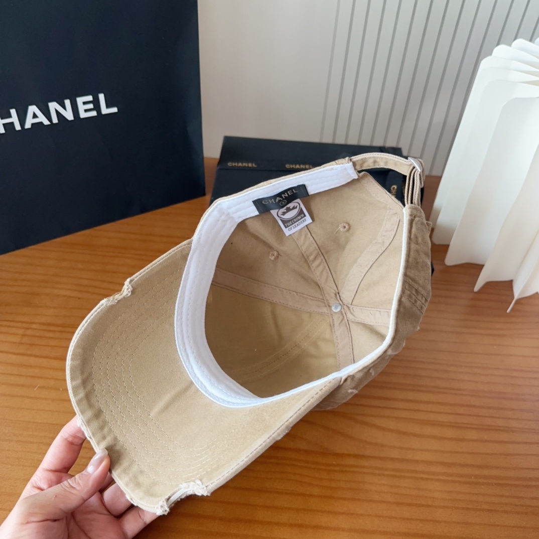 

香奈儿秋冬新款经典休闲潮流款 上架简约棒球帽🧢日韩风格，随便搭配都超好看！出门旅游，绝对要入手的一款