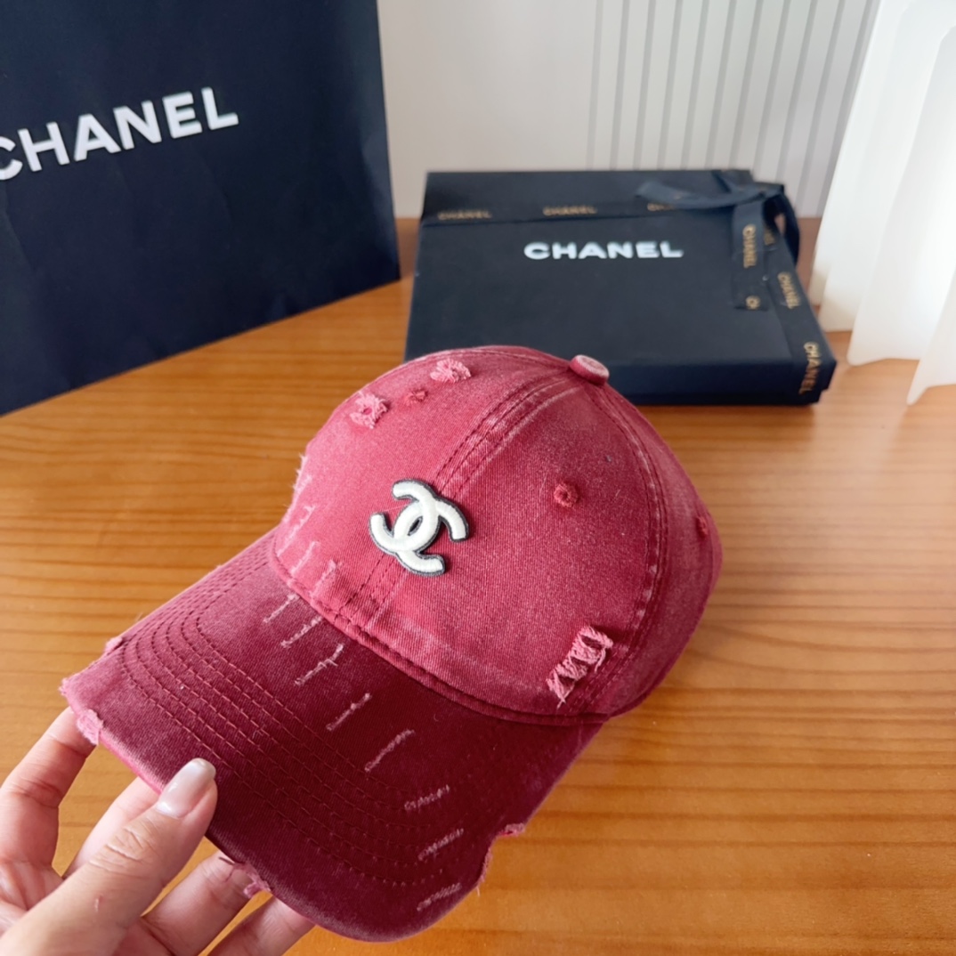 

香奈儿秋冬新款经典休闲潮流款 上架简约棒球帽🧢日韩风格，随便搭配都超好看！出门旅游，绝对要入手的一款