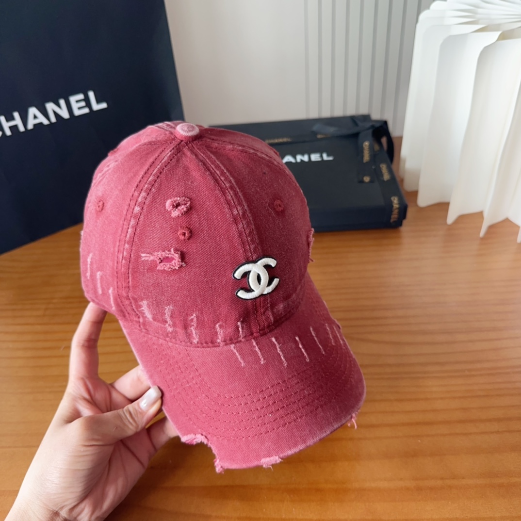 

香奈儿秋冬新款经典休闲潮流款 上架简约棒球帽🧢日韩风格，随便搭配都超好看！出门旅游，绝对要入手的一款