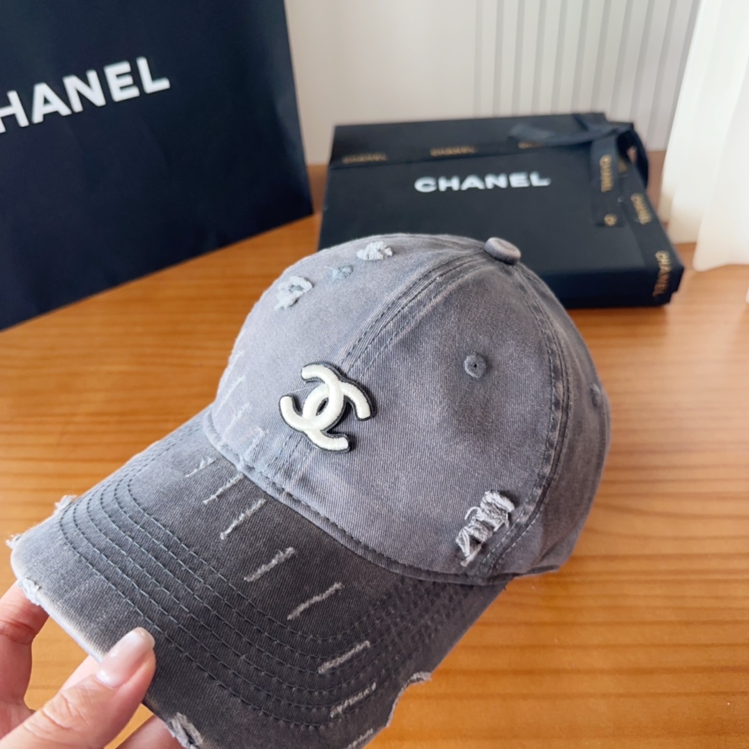 

香奈儿秋冬新款经典休闲潮流款 上架简约棒球帽🧢日韩风格，随便搭配都超好看！出门旅游，绝对要入手的一款