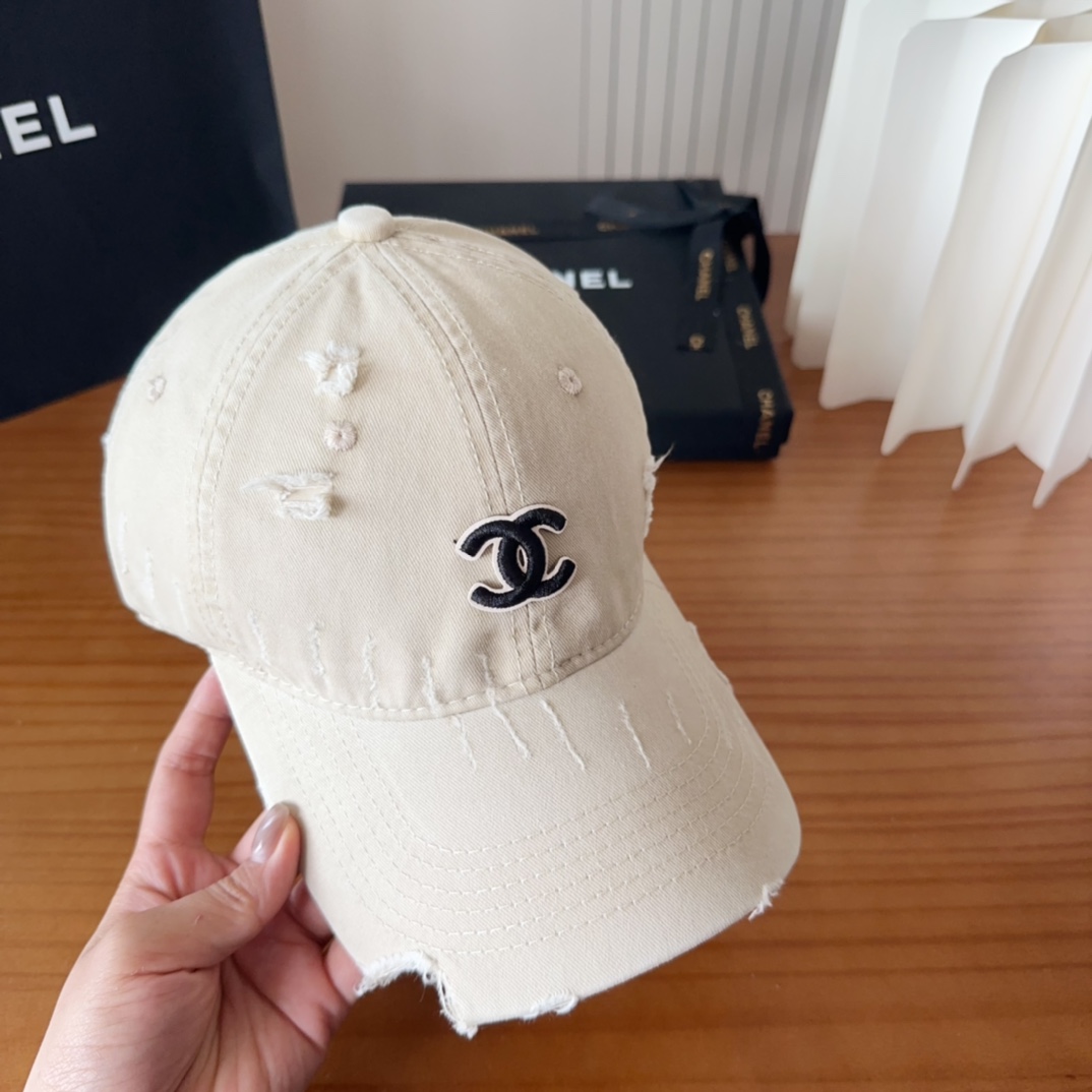 

香奈儿秋冬新款经典休闲潮流款 上架简约棒球帽🧢日韩风格，随便搭配都超好看！出门旅游，绝对要入手的一款