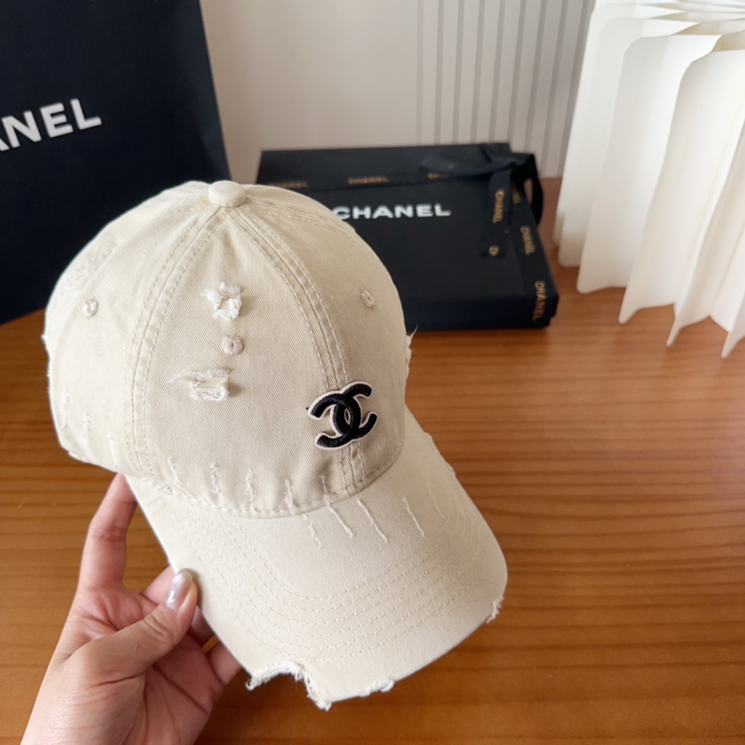 

香奈儿秋冬新款经典休闲潮流款 上架简约棒球帽🧢日韩风格，随便搭配都超好看！出门旅游，绝对要入手的一款