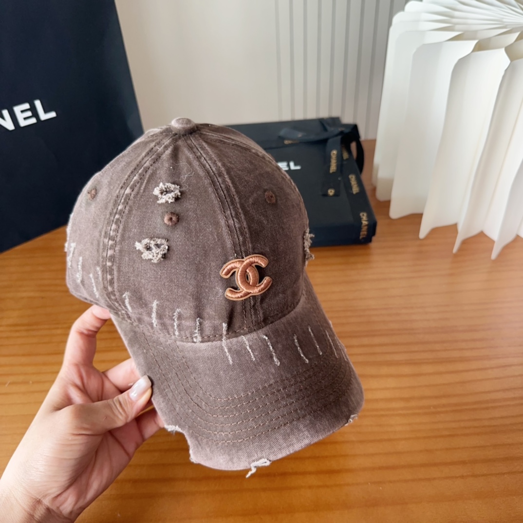 

香奈儿秋冬新款经典休闲潮流款 上架简约棒球帽🧢日韩风格，随便搭配都超好看！出门旅游，绝对要入手的一款