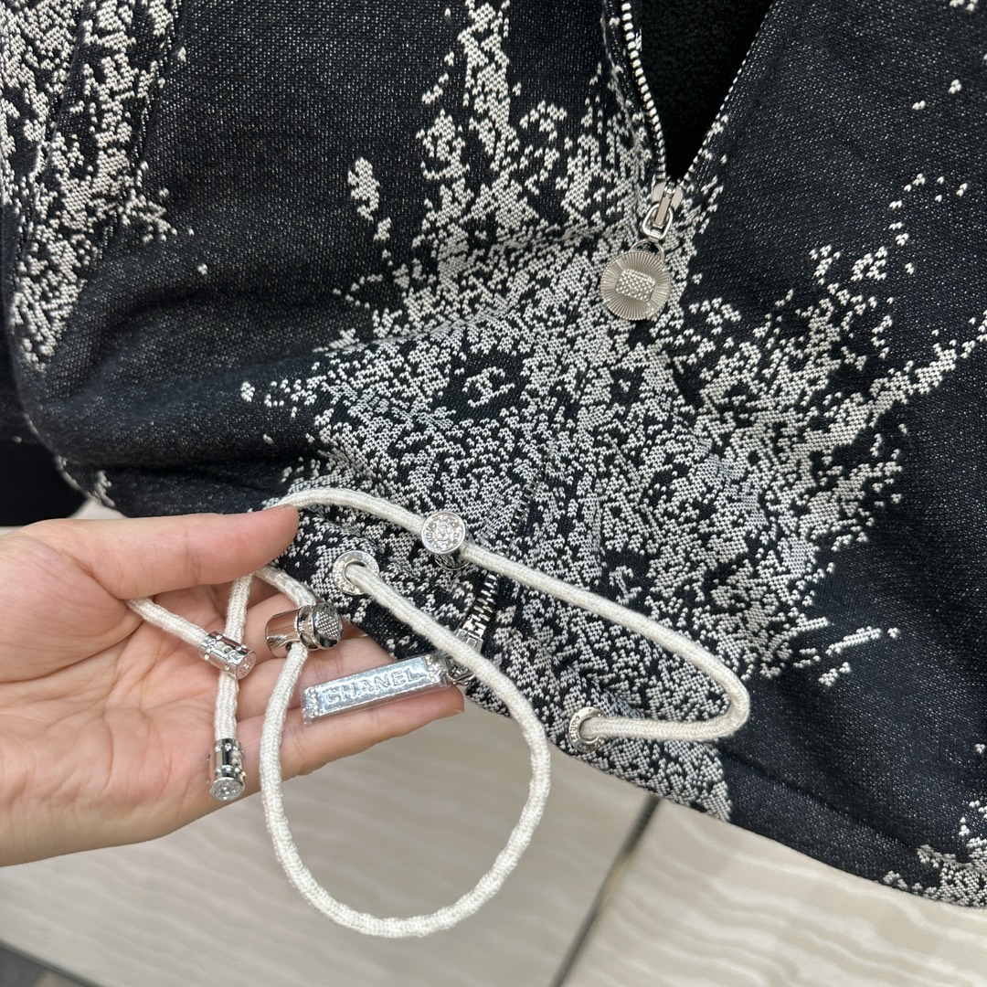 爆单推荐❤️原单品质Coco女孩25b烟花长款棉服外套！定制提花纯棉加绒卫衣面料搭配摇粒绒保暖厚实，气质