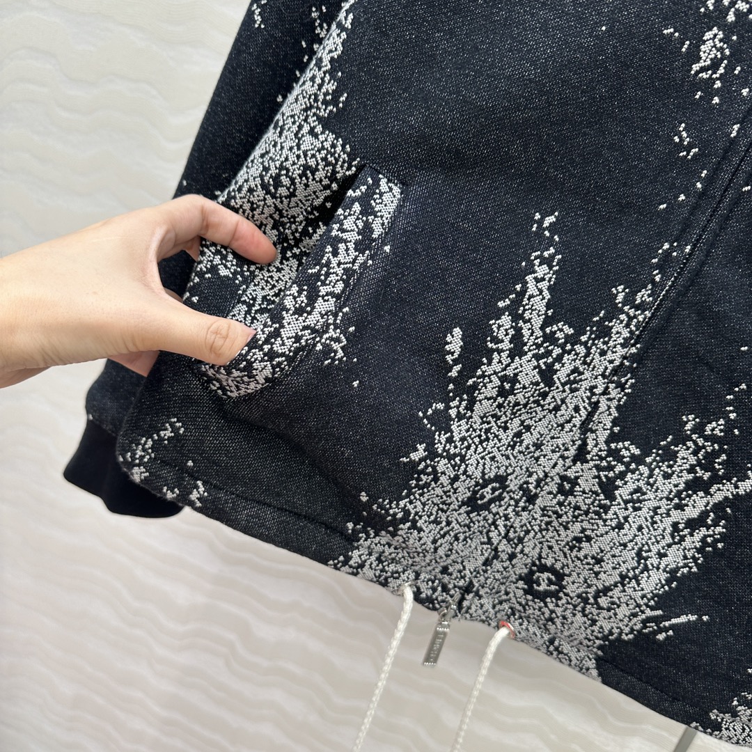 爆单推荐❤️原单品质Coco女孩25b烟花长款棉服外套！定制提花纯棉加绒卫衣面料搭配摇粒绒保暖厚实，气质