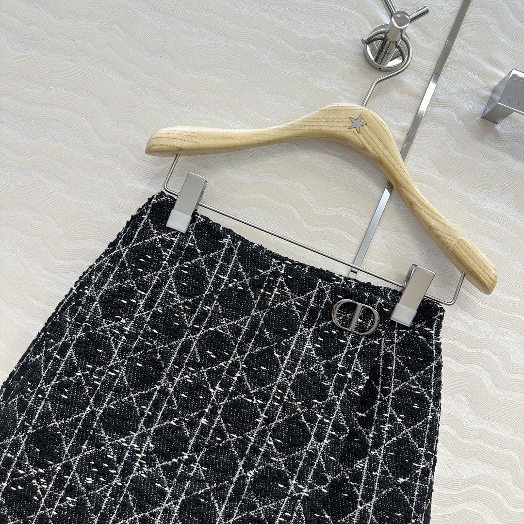 爆单推荐❤️原单品质！Miss D 25早秋新品戴妃藤格纹经典短裤裙，白富美必入单品，搭配设计裤裙。开发