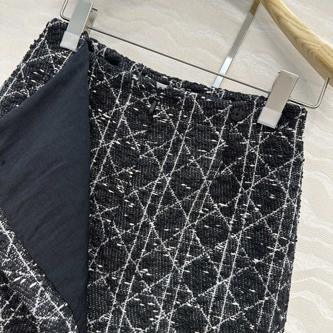 爆单推荐❤️原单品质！Miss D 25早秋新品戴妃藤格纹经典短裤裙，白富美必入单品，搭配设计裤裙。开发