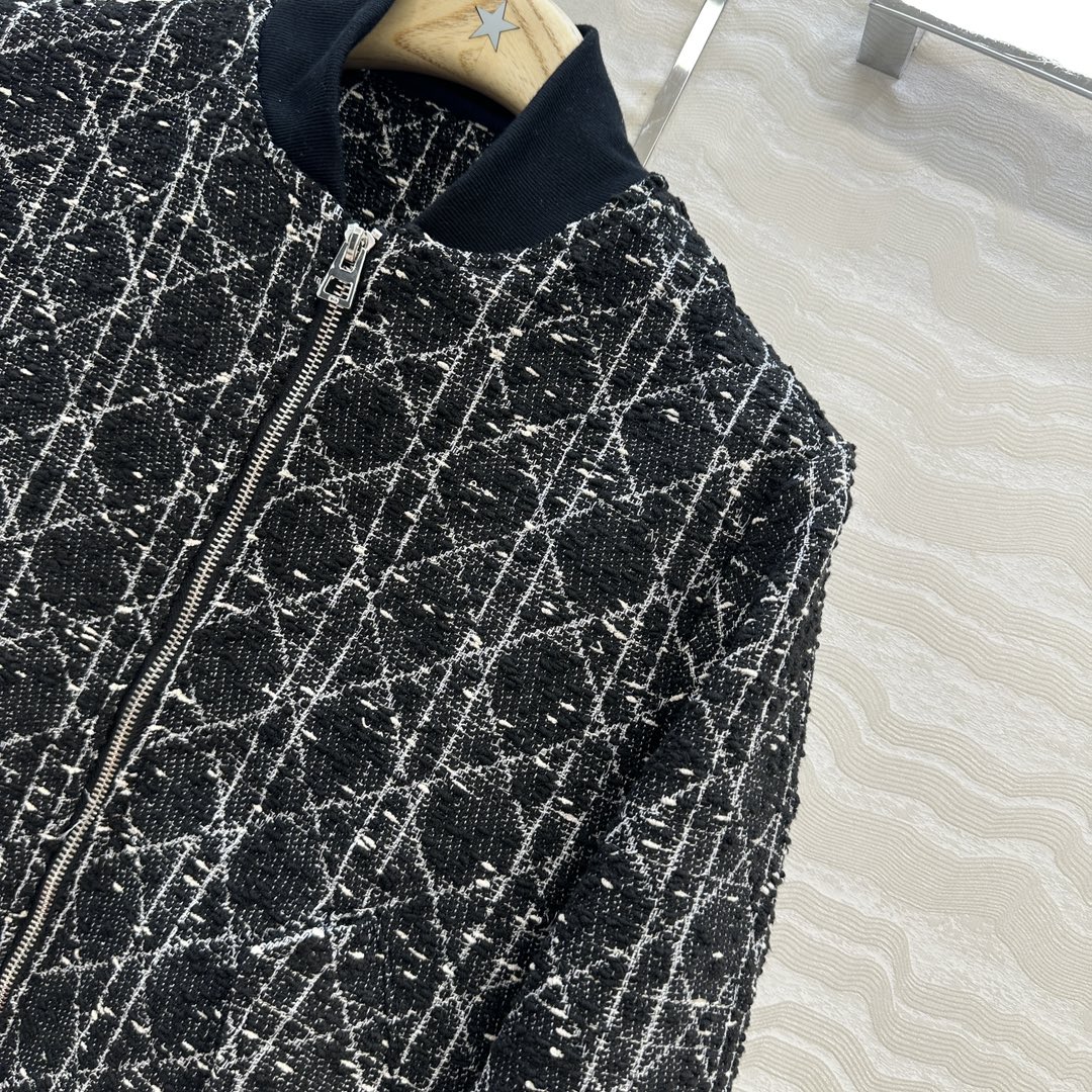 爆单推荐❤️原单品质！Miss D 25早秋新品戴妃藤格纹棒球夹克外套，白富美必入单品，开发定制立体编织