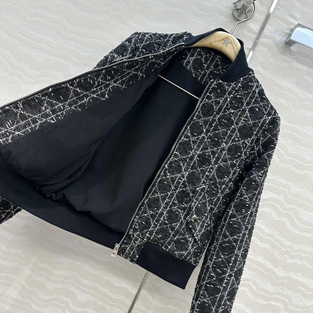 爆单推荐❤️原单品质！Miss D 25早秋新品戴妃藤格纹棒球夹克外套，白富美必入单品，开发定制立体编织