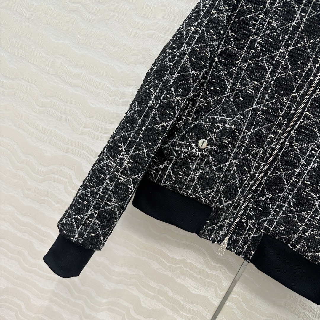 爆单推荐❤️原单品质！Miss D 25早秋新品戴妃藤格纹棒球夹克外套，白富美必入单品，开发定制立体编织