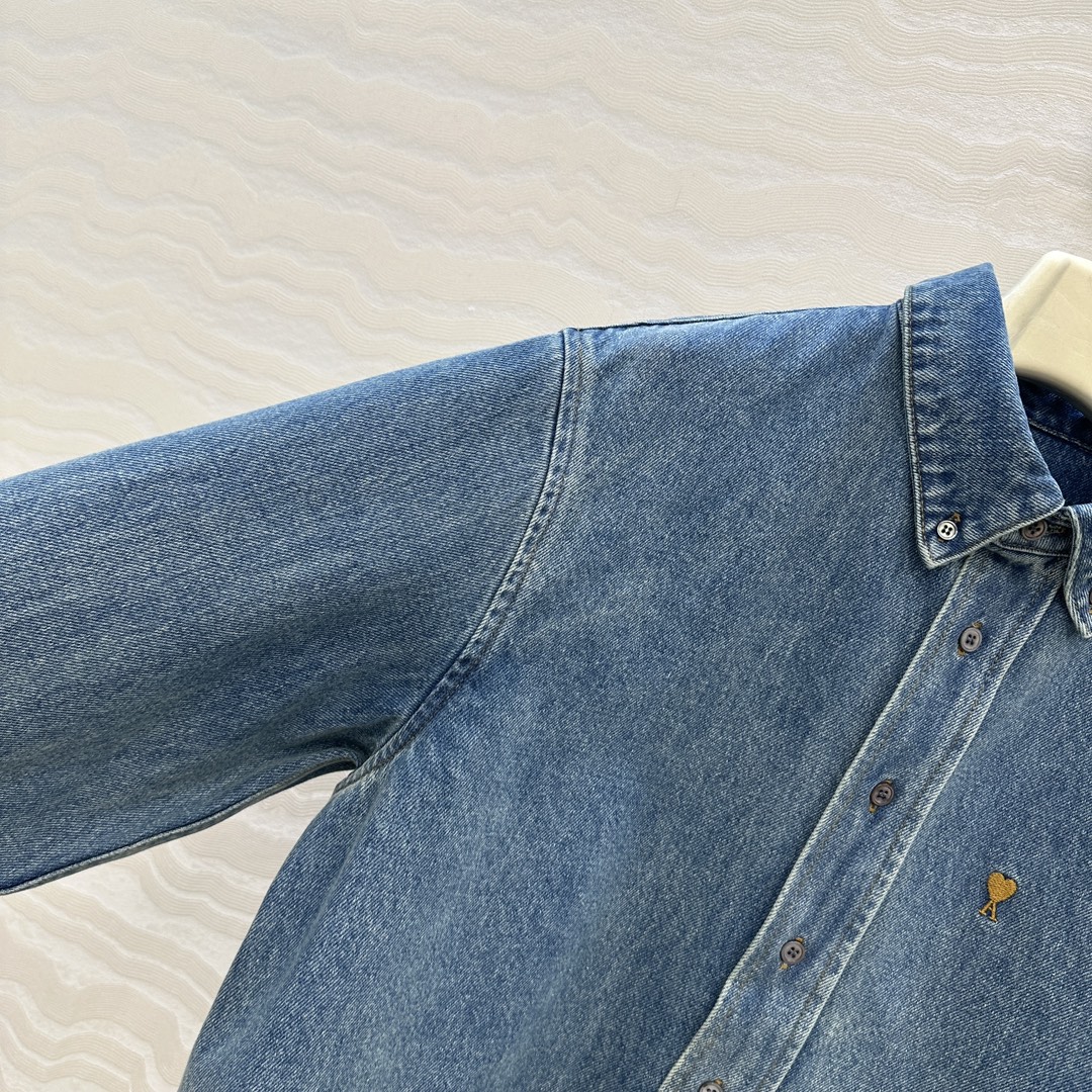 独家首发❤️爆单推荐，Am时髦精穿搭！复古洗水蓝丹宁 男朋友牛仔衬衫外套！可露丽🤎咖色爱心刺绣logo。