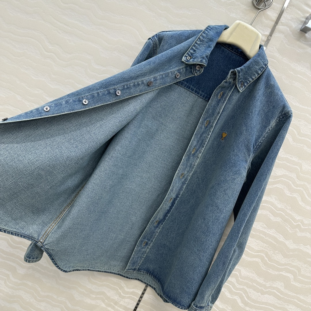 独家首发❤️爆单推荐，Am时髦精穿搭！复古洗水蓝丹宁 男朋友牛仔衬衫外套！可露丽🤎咖色爱心刺绣logo。