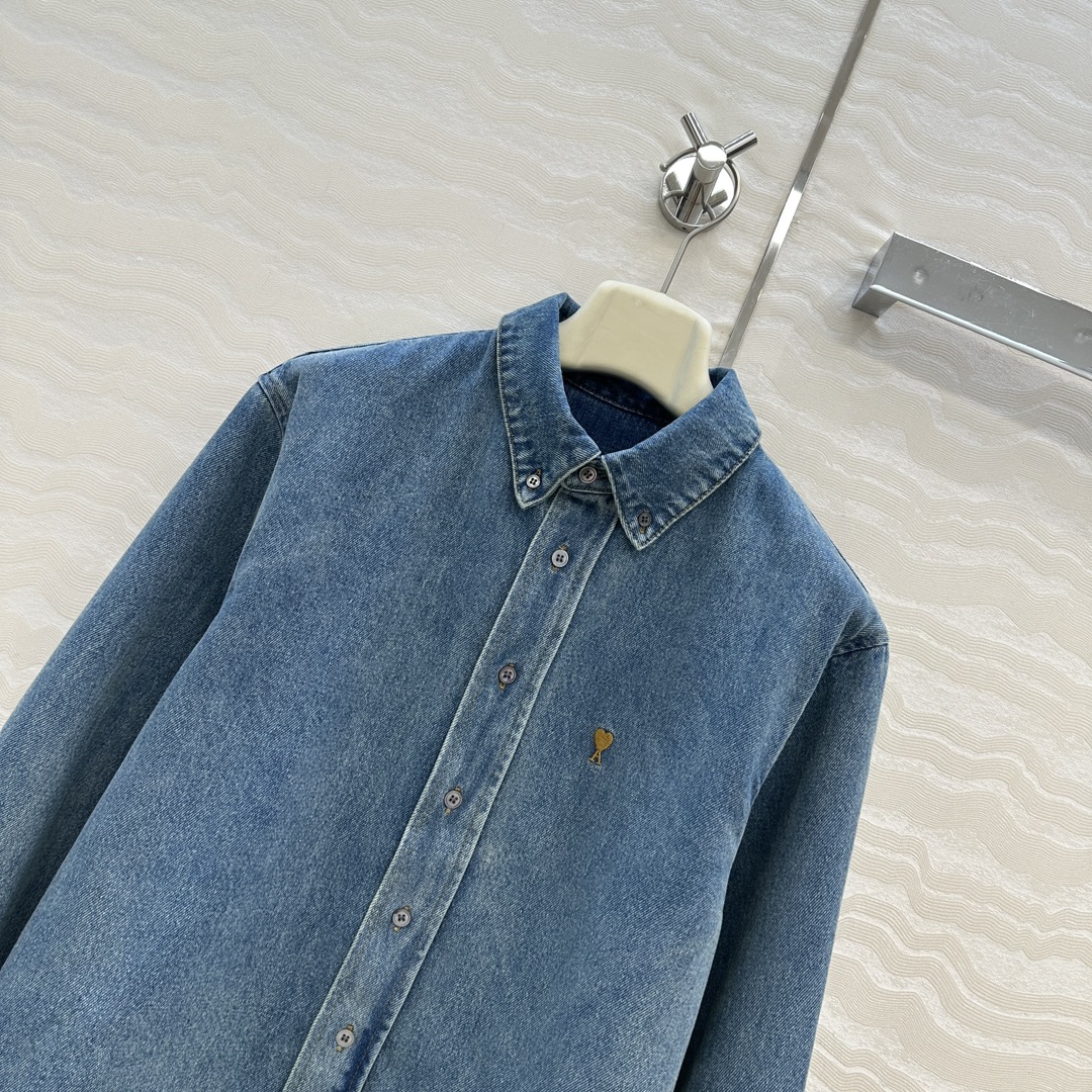 独家首发❤️爆单推荐，Am时髦精穿搭！复古洗水蓝丹宁 男朋友牛仔衬衫外套！可露丽🤎咖色爱心刺绣logo。