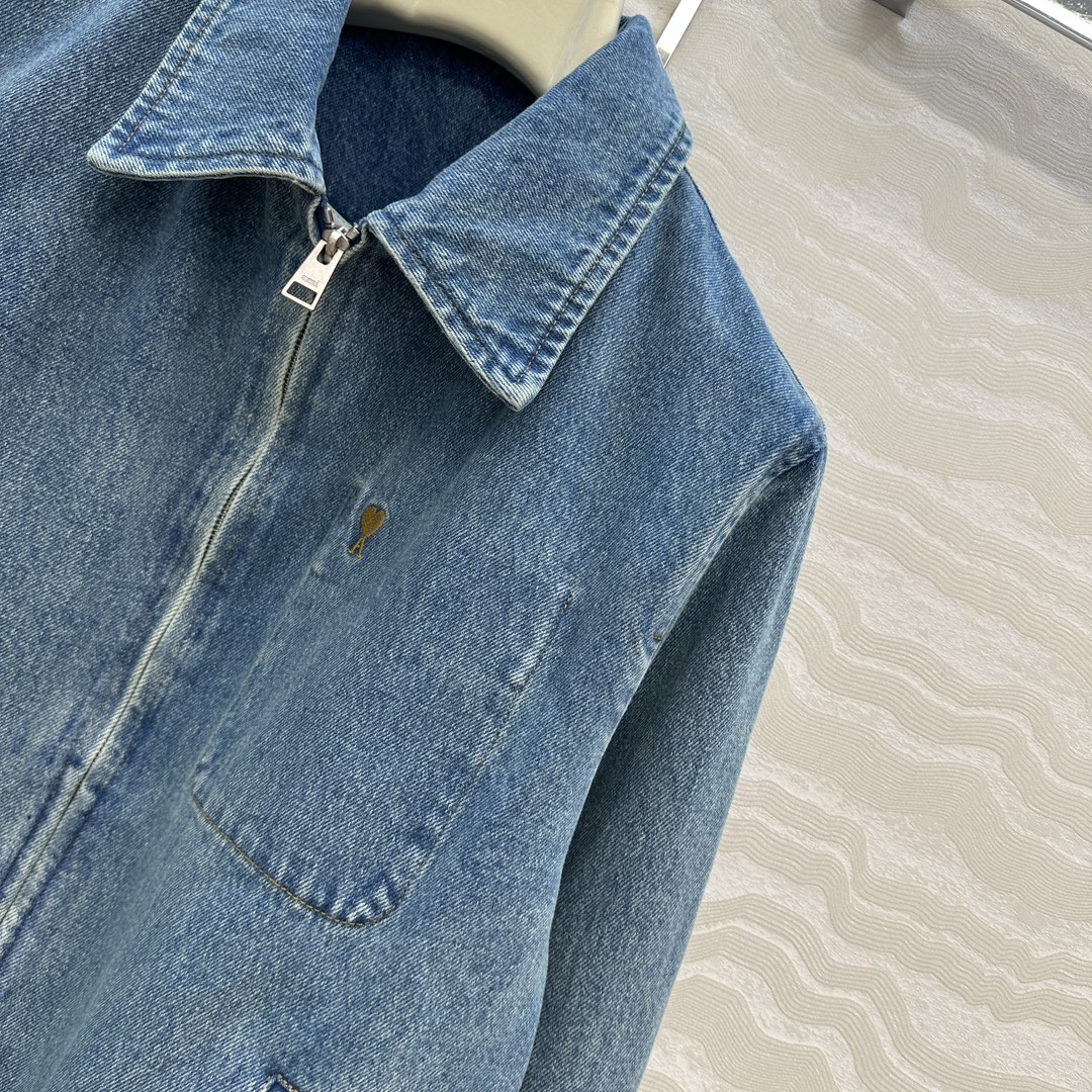独家首发❤️爆单推荐，Am时髦精穿搭！复古洗水蓝丹宁 男朋友牛仔夹克外套！可露丽🤎咖色爱心刺绣logo。