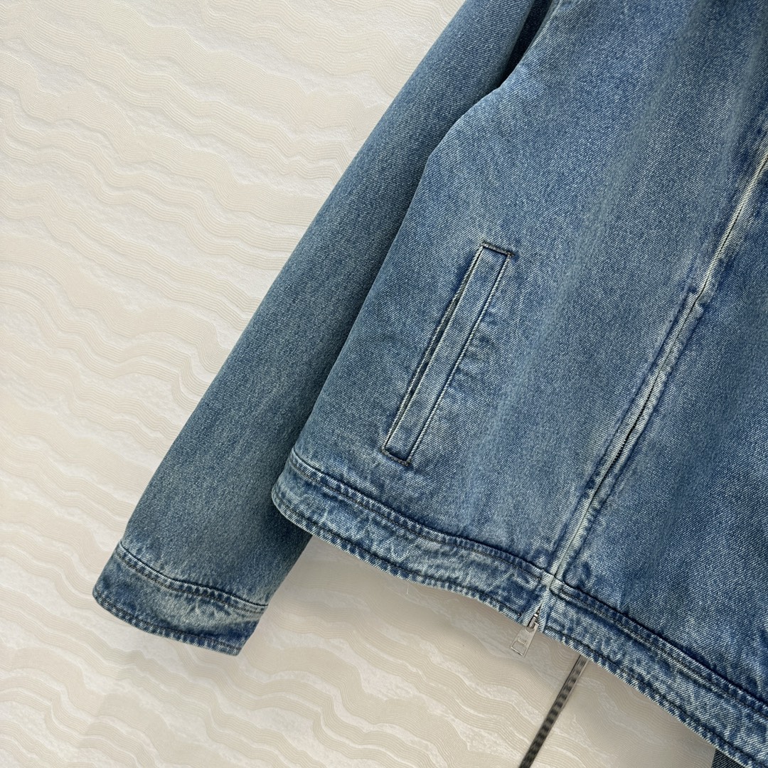 独家首发❤️爆单推荐，Am时髦精穿搭！复古洗水蓝丹宁 男朋友牛仔夹克外套！可露丽🤎咖色爱心刺绣logo。