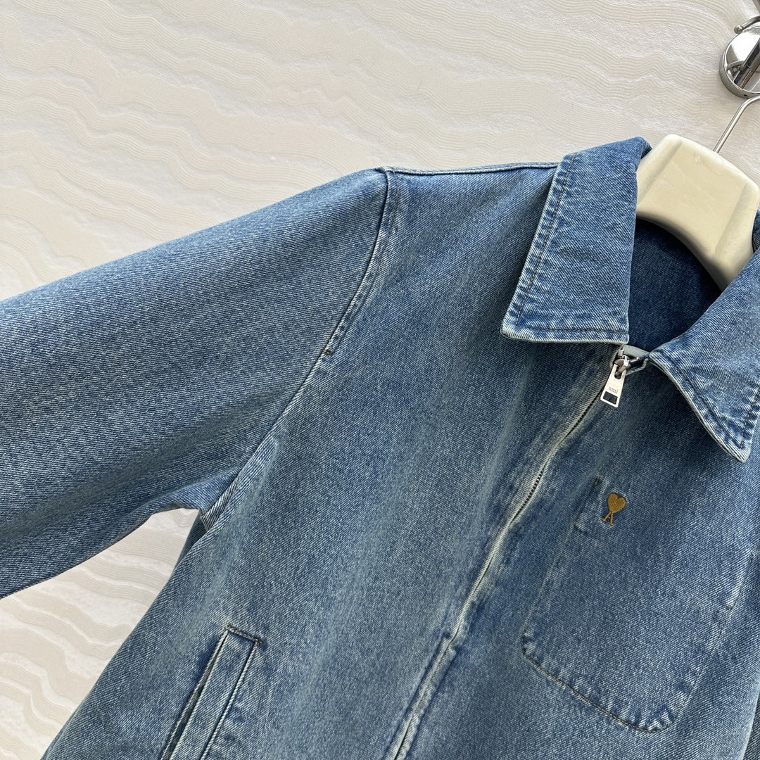 独家首发❤️爆单推荐，Am时髦精穿搭！复古洗水蓝丹宁 男朋友牛仔夹克外套！可露丽🤎咖色爱心刺绣logo。