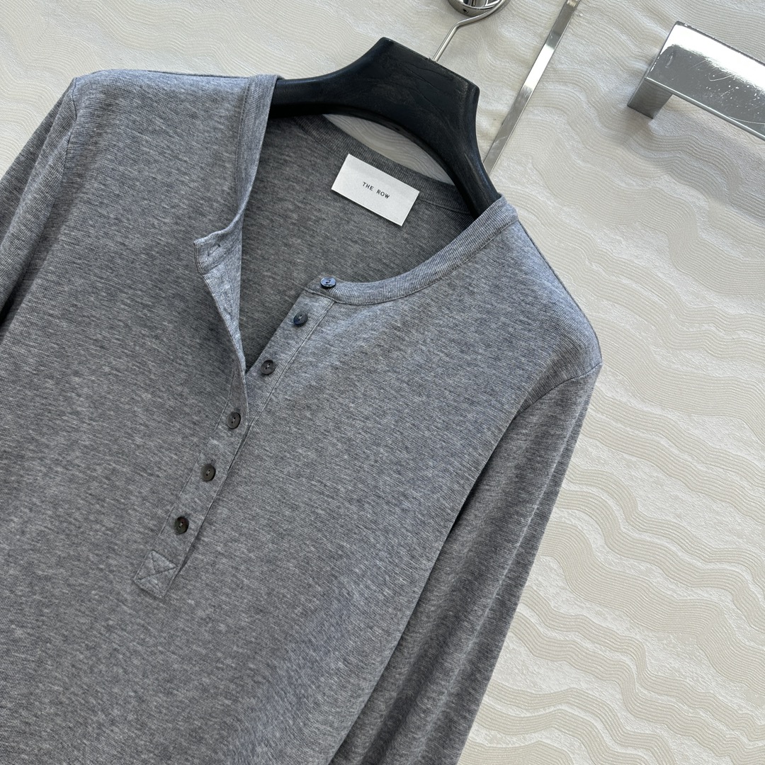 独家首发❤️原单品质，Row风纸片人穿搭！亨利领进口天丝羊毛打底衫！定制深海灰贝壳扣。超级显瘦神器！极简