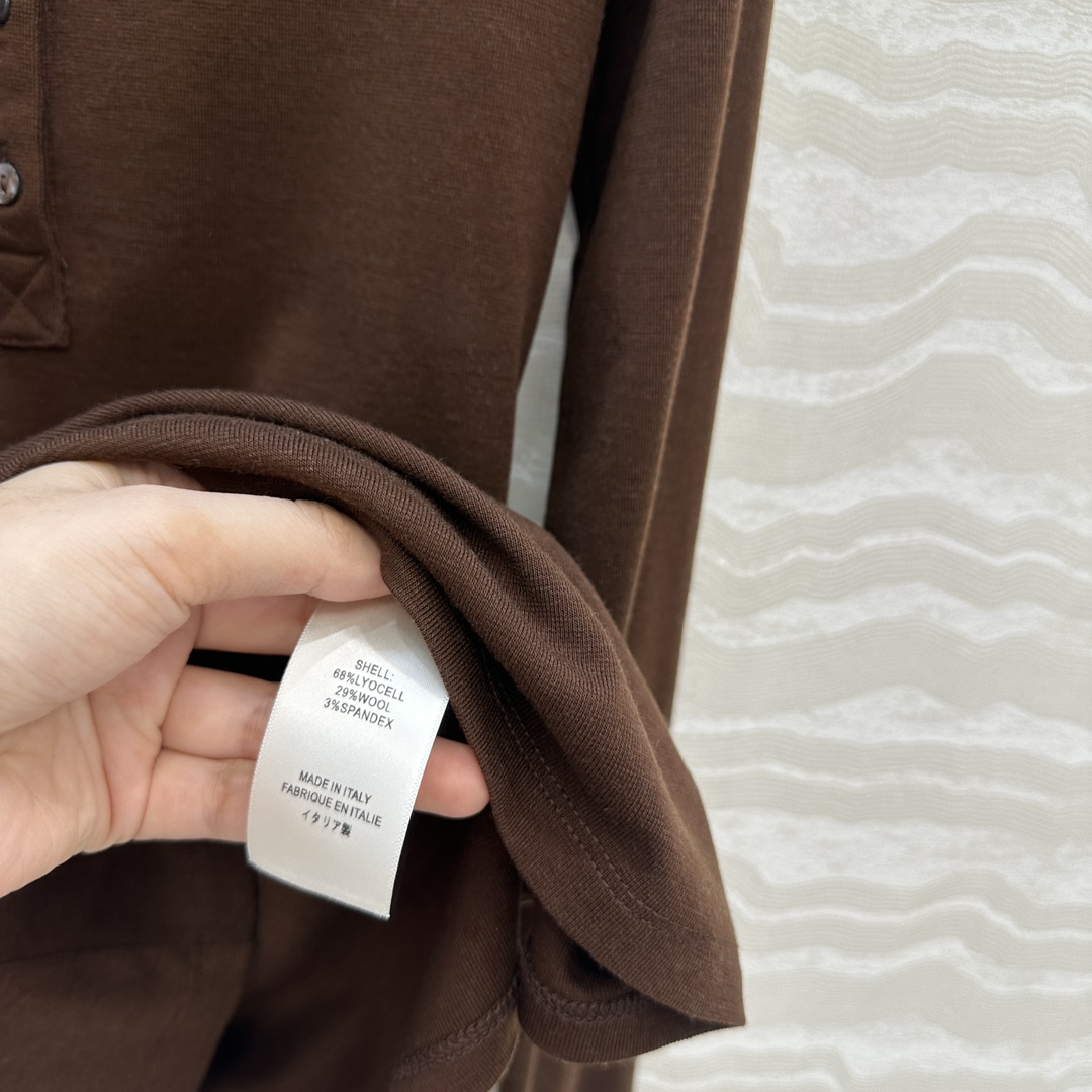 独家首发❤️原单品质，Row风纸片人穿搭！亨利领进口天丝羊毛打底衫！定制深海灰贝壳扣。超级显瘦神器！极简