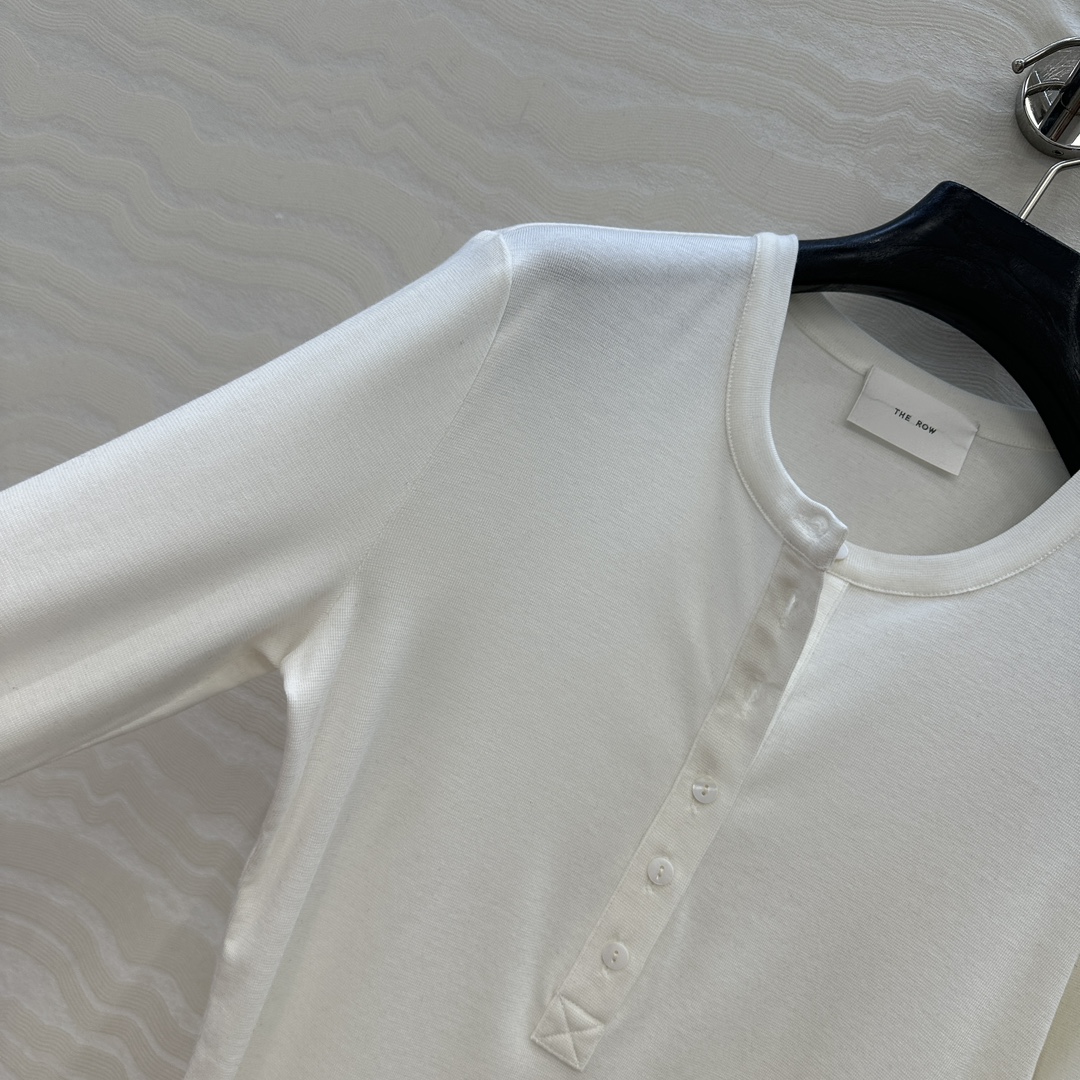 独家首发❤️原单品质，Row风纸片人穿搭！亨利领进口天丝羊毛打底衫！定制深海灰贝壳扣。超级显瘦神器！极简