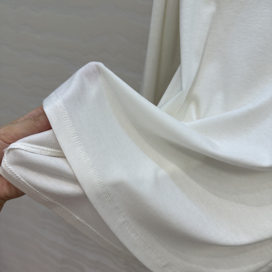 独家首发❤️原单品质，Row风纸片人穿搭！亨利领进口天丝羊毛打底衫！定制深海灰贝壳扣。超级显瘦神器！极简