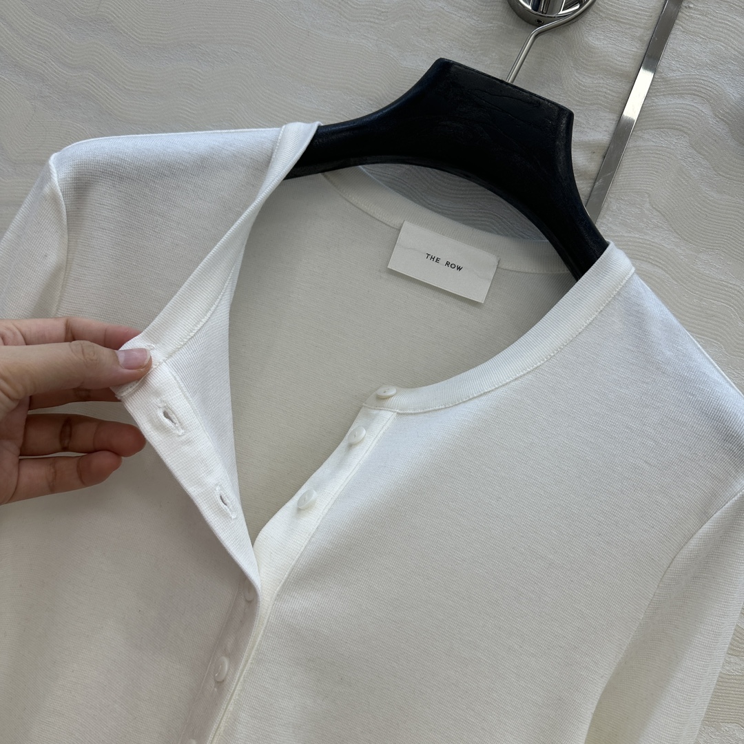 独家首发❤️原单品质，Row风纸片人穿搭！亨利领进口天丝羊毛打底衫！定制深海灰贝壳扣。超级显瘦神器！极简