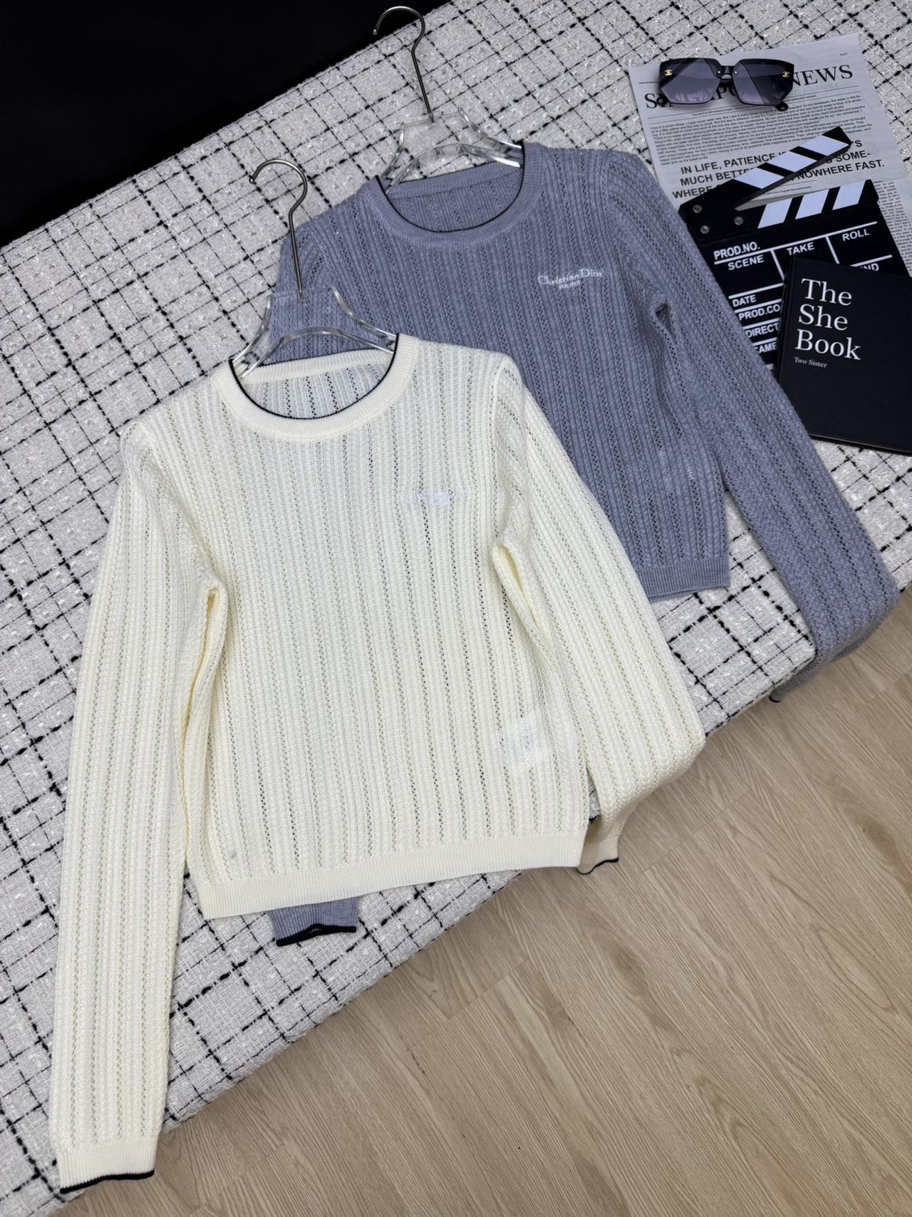 NO:479416,Must-have small top Dio*25 new style hollow design knitted wool sweater super easy to wear and match knitted sweater Whether it is single or inner layer, it is OK. It is a basic style that is not picky about people. Heavy industry hollow weaving method. Two-color SML, dior, alexander wang19860909必备款小上衣 Dio*25新款 镂空设计针织羊毛衫 超级好穿又好搭配的针织衫 不管是单穿或者内搭打底都OK 属于不挑人的基础款 重工镂空织法 两色SML,,dior,alexander wang,Women's clothing