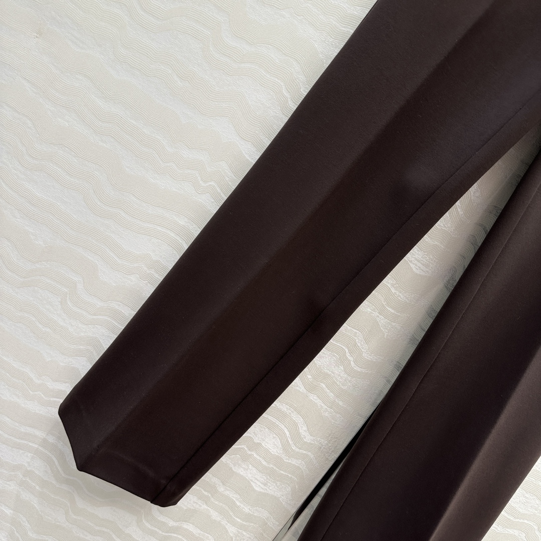 独家首发❤️原单品质，miu系知识分子时髦穿搭！女大学院风中低腰小西裤，定制栗子色🌰进口高密双织重磅纯棉